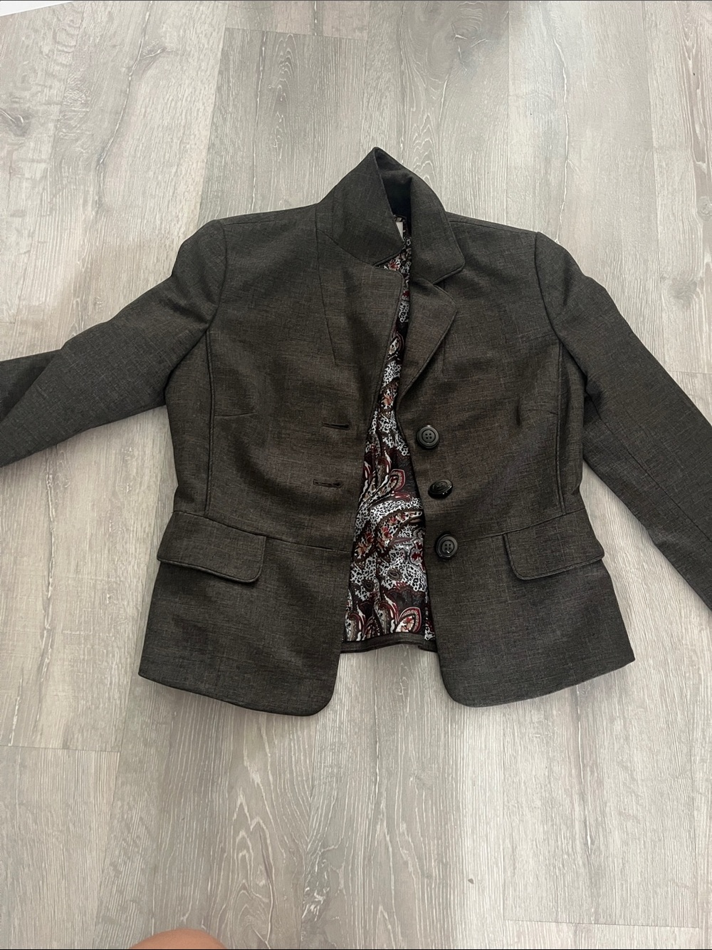 Le Suit Charcoal Gray Tailored Blazer with Paisley Lining